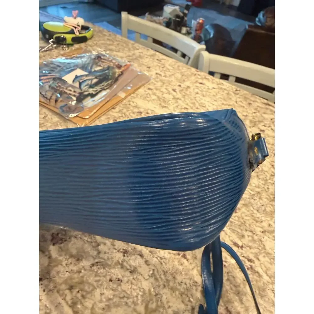 Louis Vuitton Toledo Blue Epi Leather Trocadero 27 Crossbody